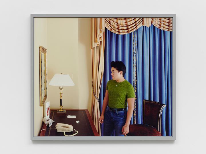 Jeff Wall - Man at a mirror - 1