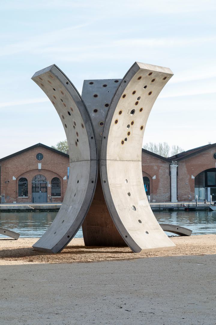 Virginia Overton - Untitled (tulip) - 1